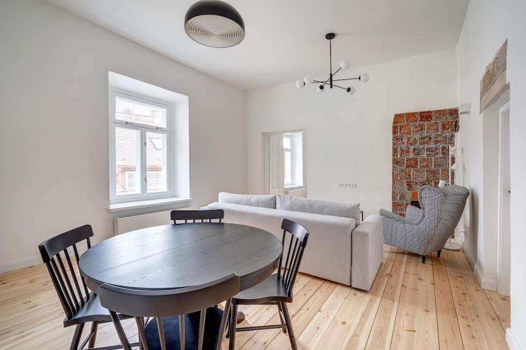 Spacious 2-Bedroom Flat In Old Town By Urban Rent VNO Exterior foto